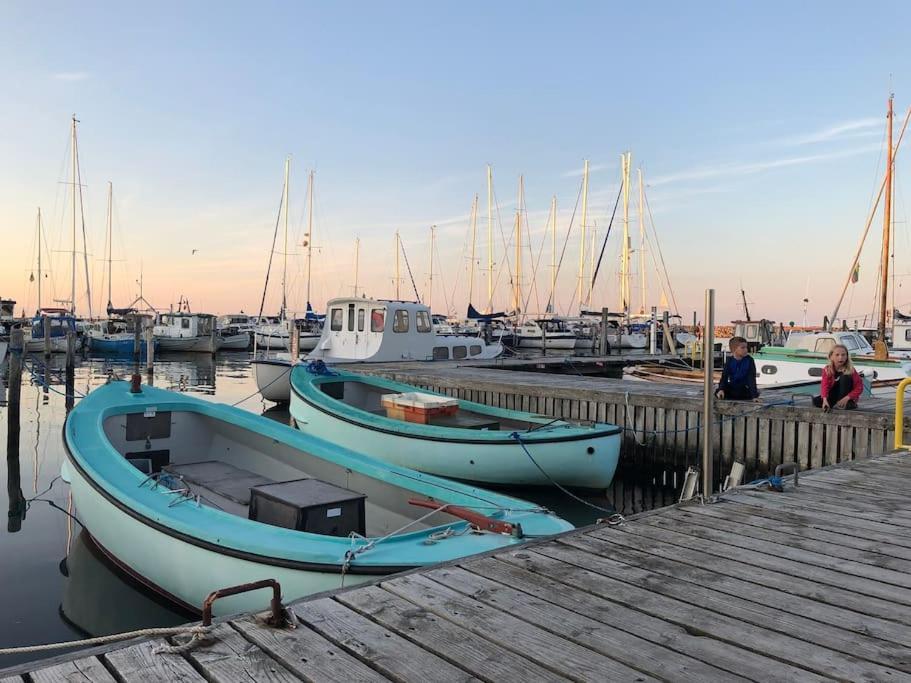 Skont Fiskerhus. Taet Pa By, Havn Og Havet Villa Marstal Bagian luar foto